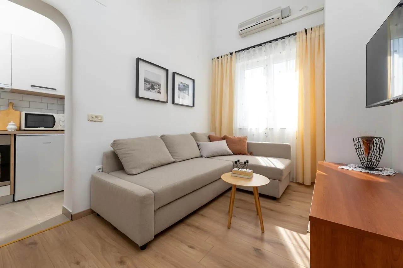 Apartments Maja Baska  0*, Baska (Krk) Croatia