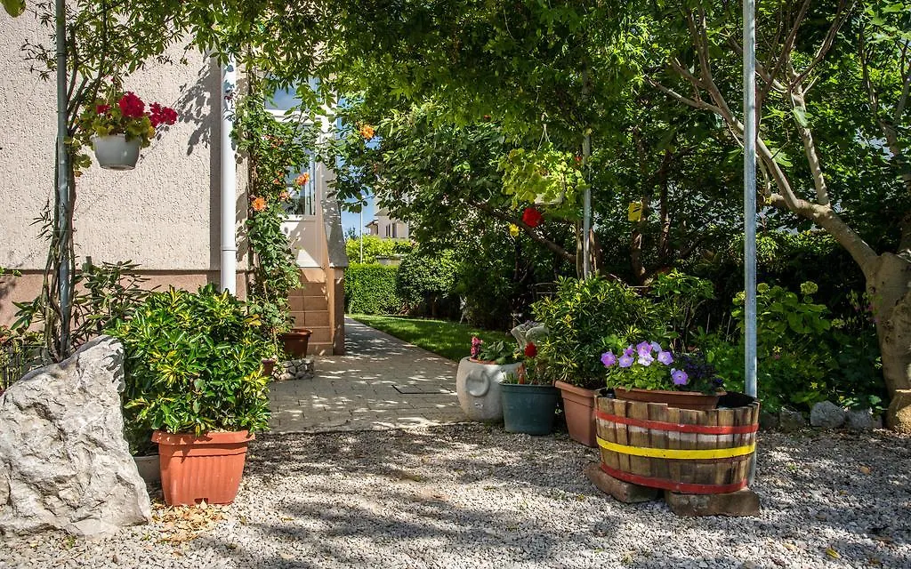 Apartments Maja Baska  Baska (Krk)